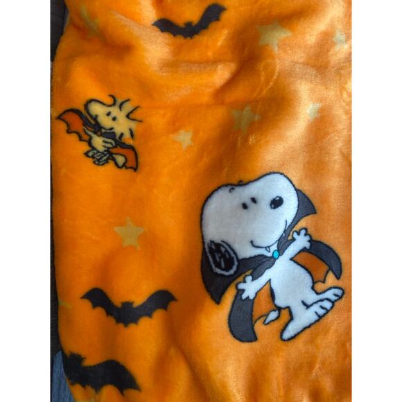 Peanuts Snoopy Halloween Throw Blanket 50x70 in - Picture 2 of 6